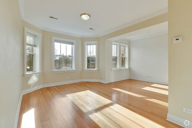 Building Photo - 4861 N Hermitage Ave Unit 4865-1W Rental