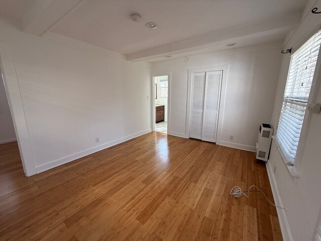 Photo - 6028 Eleanor Ave Unidad 6028 #1/2