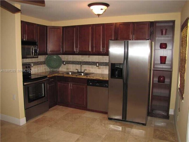 Building Photo - 5174 NE 6th Ave Unit 529