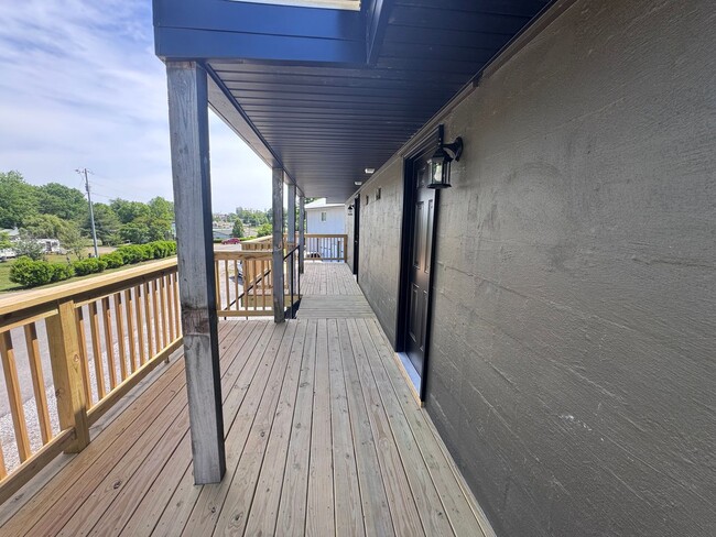 Photo - Newly Remodeled 2 bed 1 bath Apartment Unidad 904 Coldwater Road #8