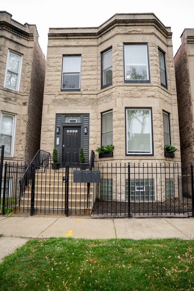 Photo - 6611 S Rhodes Ave Apartment Unit 2