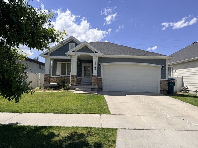 Building Photo - 15108 Honor Dr