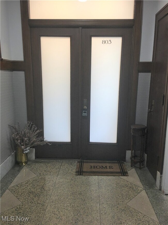 140 Public Square Unidad 803