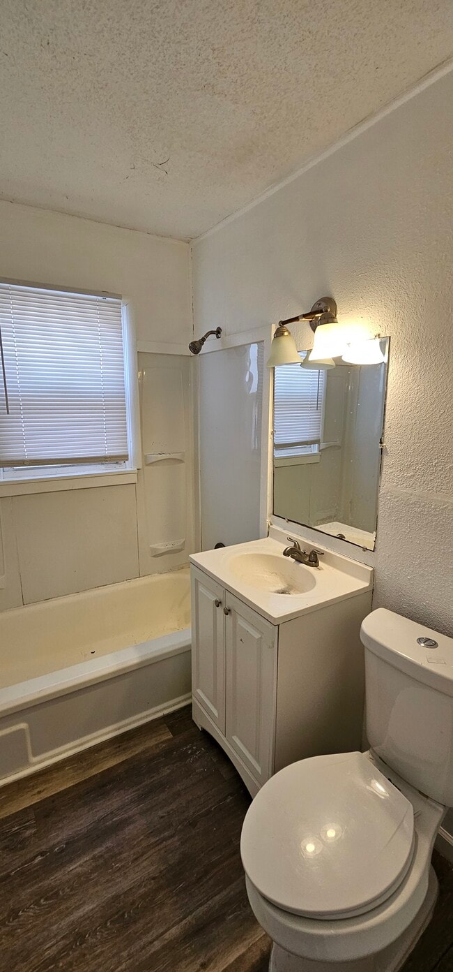 Photo - 10716 Bennington Ave