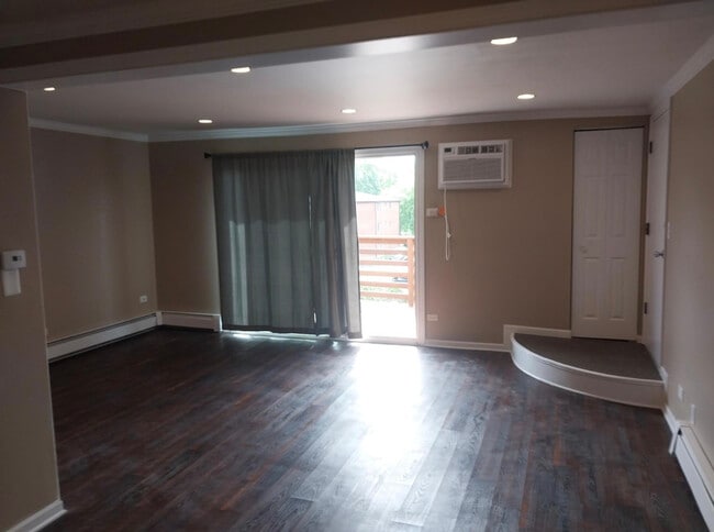 Photo - 629 W 65th St