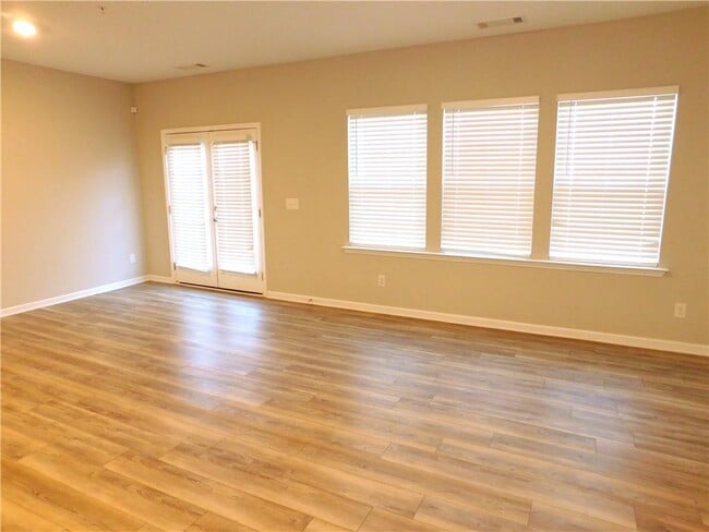 Photo - 418 Bannon Way