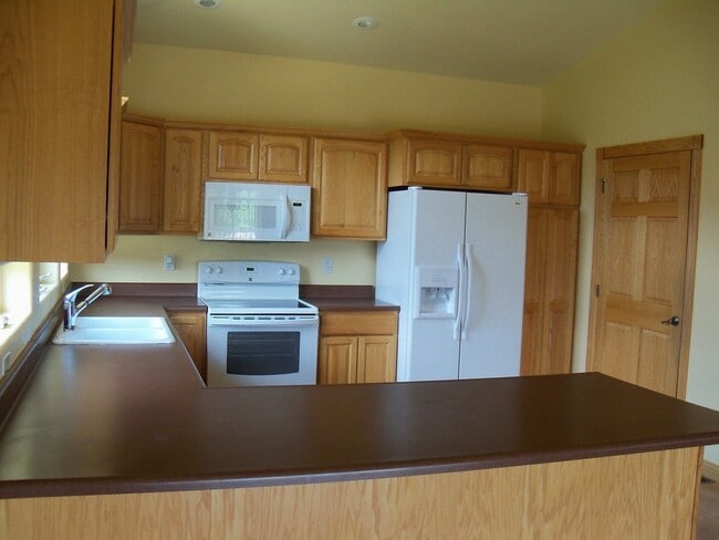 Photo - 6 BED | 3 BATH | TRIPLE GARAGE | RED ROCK ESTATES