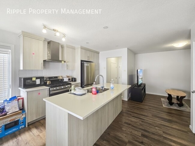 Photo - SPACIOUS 3-BED, 2.5-BATH TOWNHOUSE | DOUBLE GARAGE | PET FRIENDLY