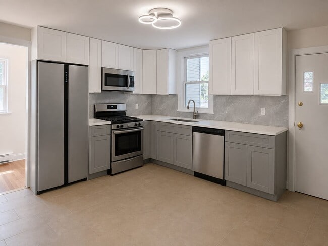 kitchen + dining - 109 Ralph St Unit 1L
