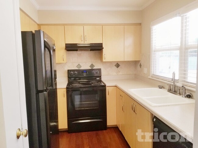 212 65th Ave W