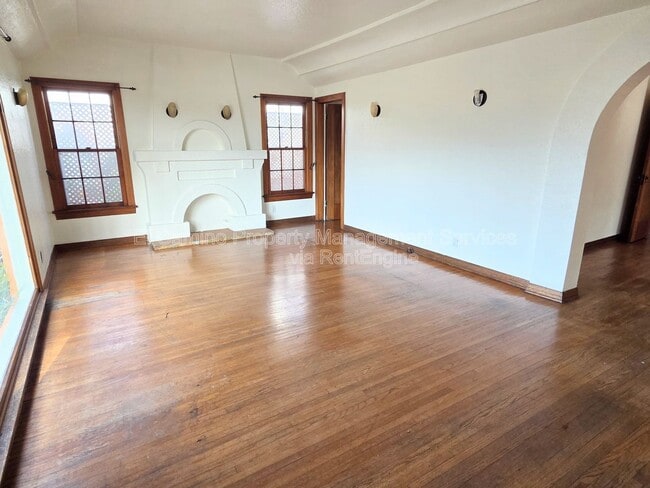 Photo - 2068 San Francisco Ave