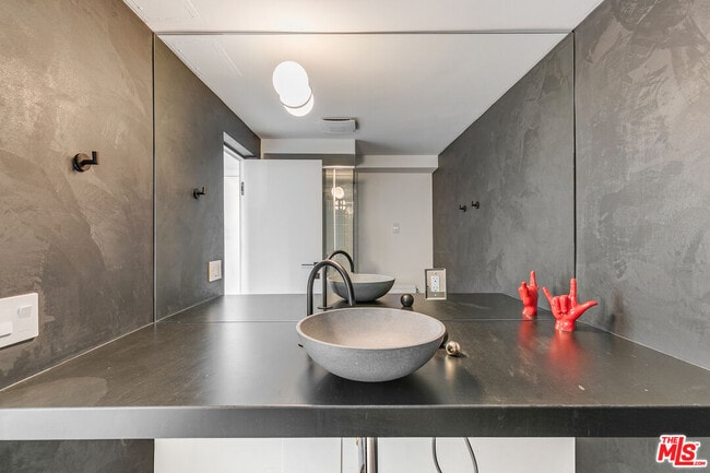 Photo - 7135 Hollywood Blvd Unidad 504