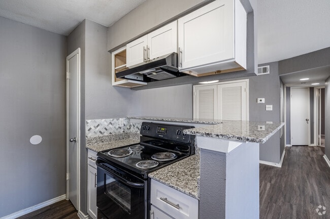 2BR, 2BA - 902SF - 502 North