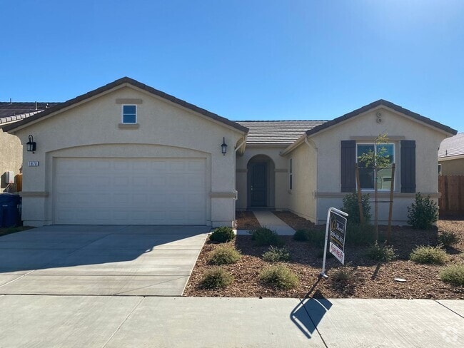 Building Photo - LIKE NEW!  3 BEDROOM, 2 BATH HOME FOR RENT