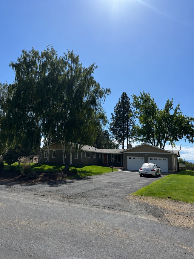 Photo - 3 Bed | 2 Bath | 1.17 Acres | Single-Level Home | Mountain Views