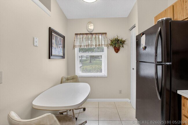 8697 Sunbird Pl