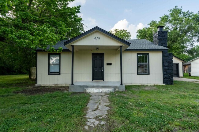 Completely Renovated 2 Bed 1 Bath Rental H... - Completely Renovated 2 Bed 1 Bath Rental H...