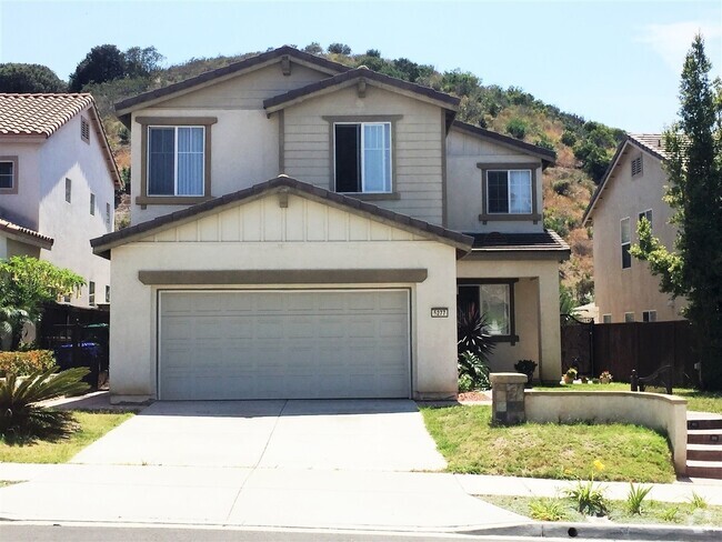 Building Photo - Beautiful Home with large backyard.