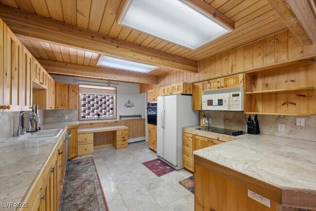 Photo - 310 Kris Kringle Rd