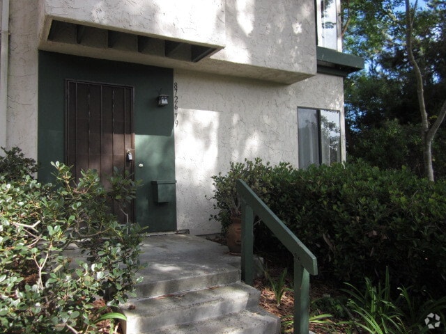 Building Photo - LA JOLLA - 2 Br + Den, Private End Unit To... Rental