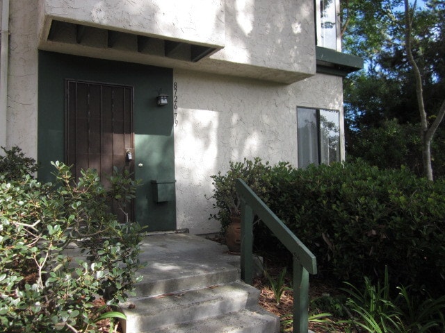 LA JOLLA - 2 Br + Den, Private End Unit To... - LA JOLLA - 2 Br + Den, Private End Townhome Unit To...