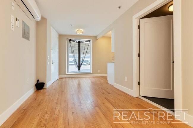 Photo - Gorgeous 3 Queen Size Bedrooms 1.5 Bath Duplex with Outdoor Space and Private Laundry in Prime Clint Unit 1