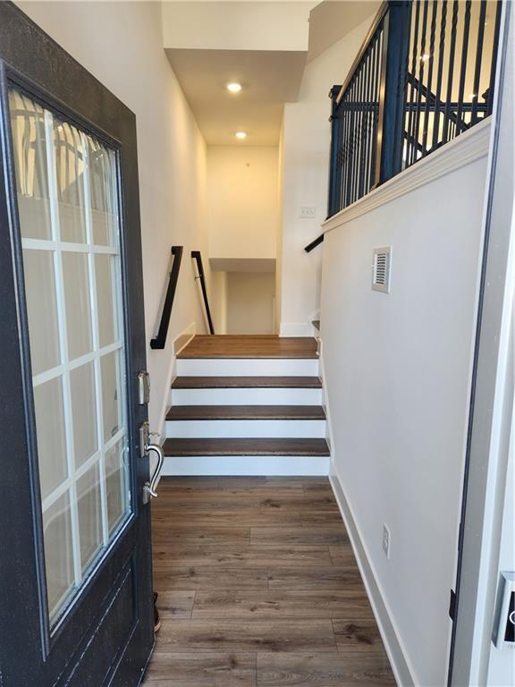 Photo - 404 Brodie Dr