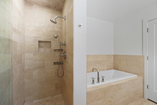 Photo - 525 W Superior St Unit #  0431