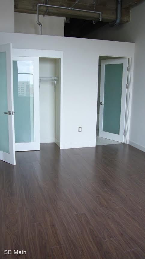 Photo - 111 W 7th St