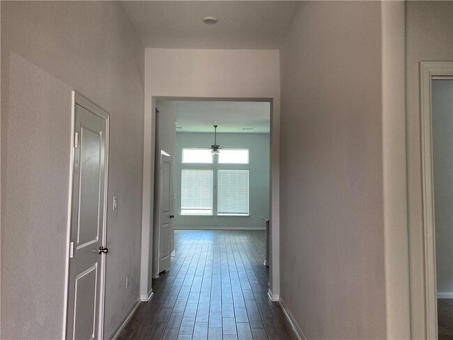 Photo - 481 Leadtree Loop