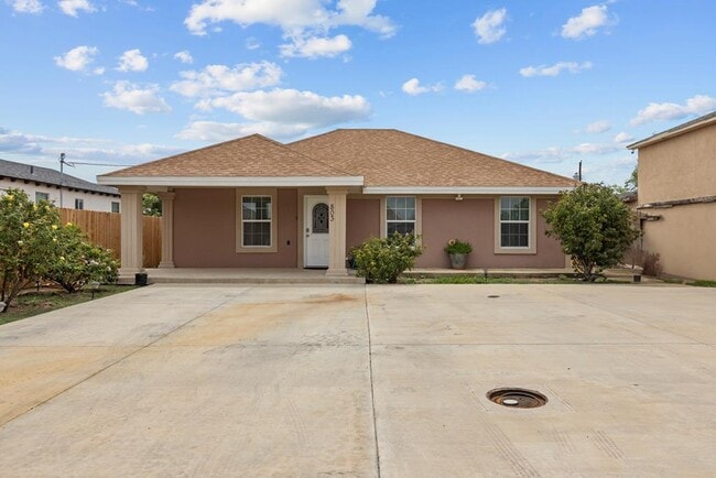 Building Photo - 803 S Dallas St Rental
