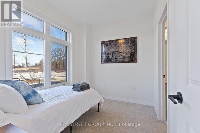 Photo - 134 De La Roche Dr