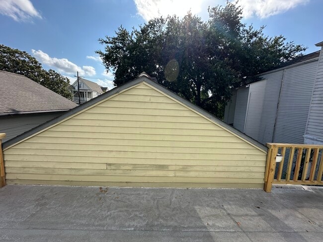 Photo - 1204 Marengo St Unit B