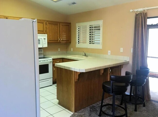 Photo - 561 Ridgeview Dr