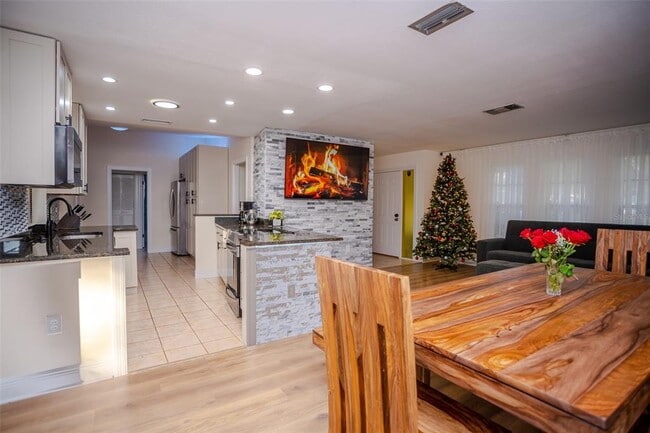 Photo - 2719 Forest Knoll Dr