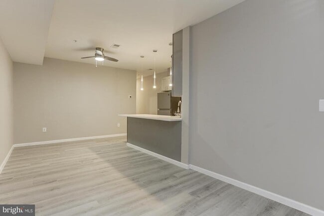Building Photo - 400 N Highland Ave Unit 402