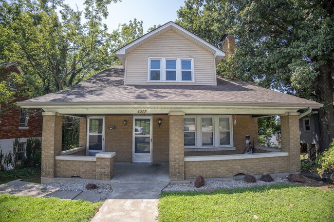 1017 W Main St