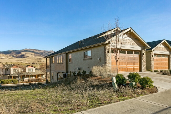 Photo - 420 Lindsay Ln