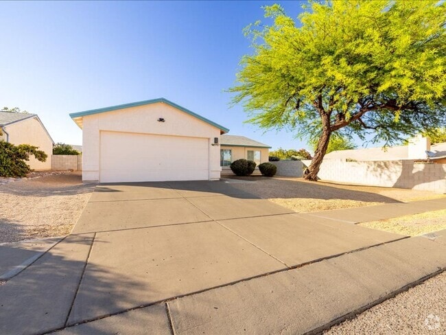 Building Photo - 3 Bedroom 2 Bathroom Rental