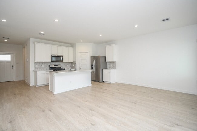 Photo - 30030 Gallatin River Ln