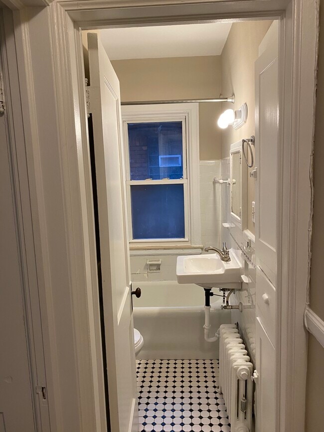 Photo - 1096 Beaconsfield Ave Unidad 2-N