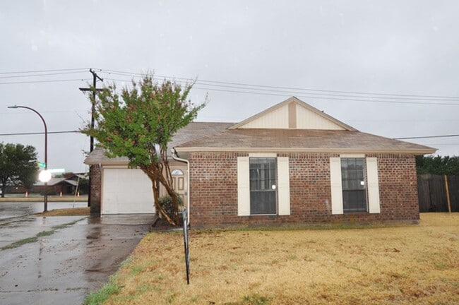 Photo - AVAILABLE NOW - Spacious 2-2-1 in Ft. Worth, desirable Keller ISD!