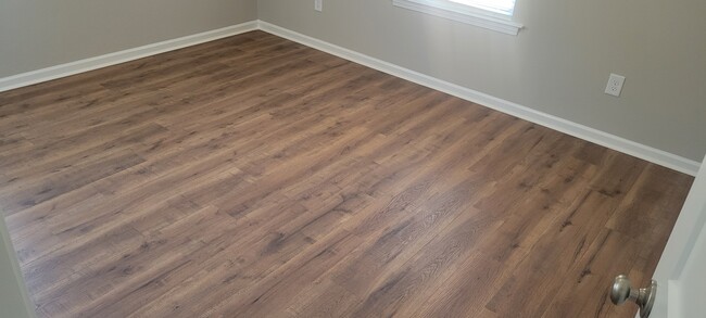 Dormitorio delantero - 905 W Chestnut Ext Unidad A