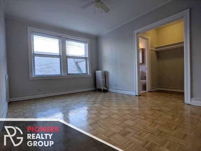 Building Photo - 711 W Belmont Ave Rental
