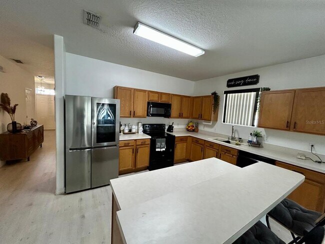 Photo - 347 Cotswold Cir