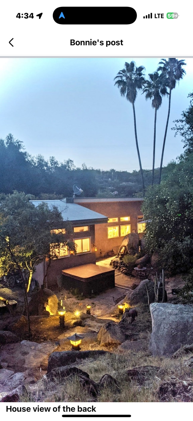 Vista de la casa desde la parte trasera con jacuzzi. - 13915 Mussey Grade Rd
