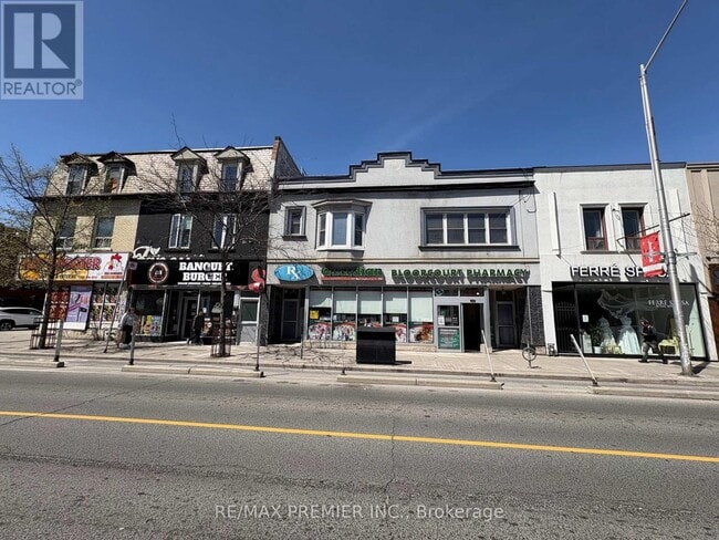 Photo - 938 Bloor St W