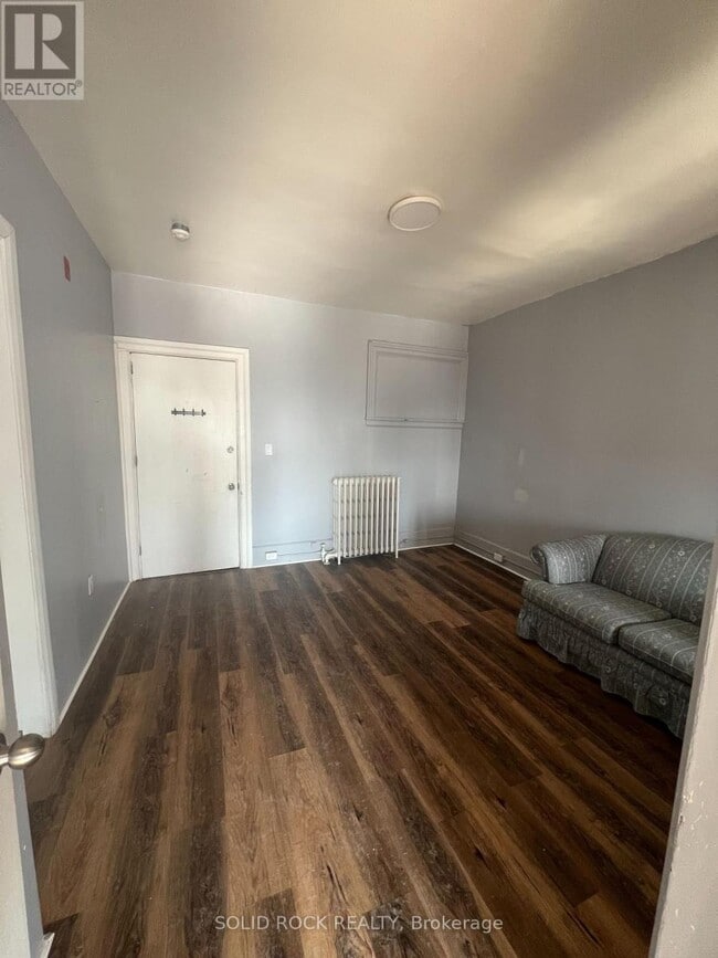 Photo - 89 King St W Unité B4