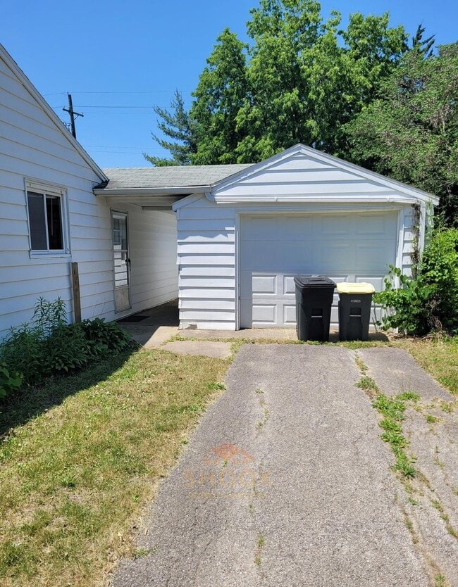 Photo - AVAILABLE JUNE 2026 - 2 BR + DEN WITH LARGE YARD