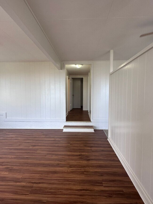 1701 Skyline Dr Unit Downstairs